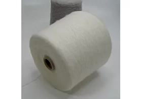 70% вспушенный меринос, 30% ПА, Art. Molly, Pecci Filati, цвет: молочный, 1000 м/100 гр. (6291)